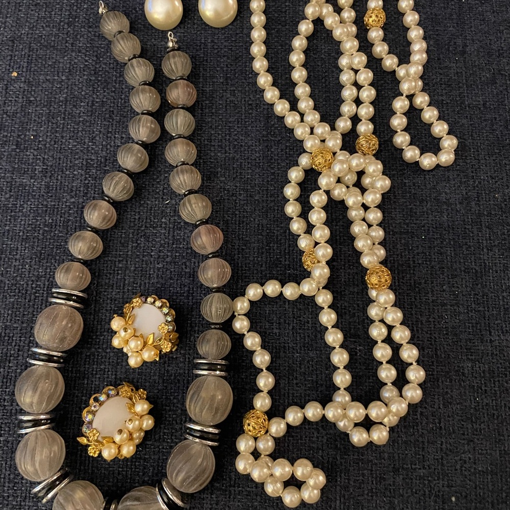 Vintage Pearl and Gold Jewelry Set.
